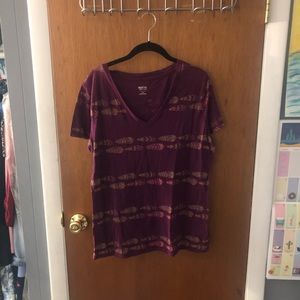 V-Neck Mossimo XL T-Shirt